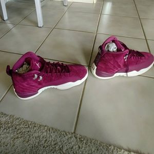 Air Jordan 12 Retro in Bordeaux/Sail-Metallic